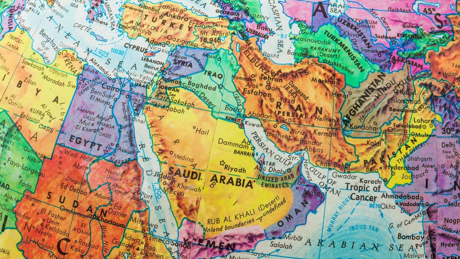 Oman cere încetarea focului în contextul escaladării tensiunilor dintre Iran și Israel Ministrul de Externe al Omanului, Badr al-Busaidi, a făcut apel la încetarea focului într-o convorbire telefonică cu omologul său iranian, Abbas Araghchi, pe fondul atacurilor reciproce dintre Iran și Israel