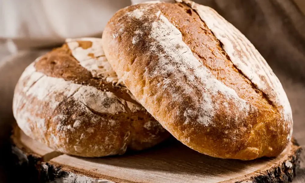 Vel Pitar recheamă pâine de pe piață din cauza unui fragment de plastic Compania Vel Pitar România a anunțat vineri seara o rechemare voluntară a unei cantități limitate de pâine Domnească Albă de 1 kg și Deplina Extra albă de 600g