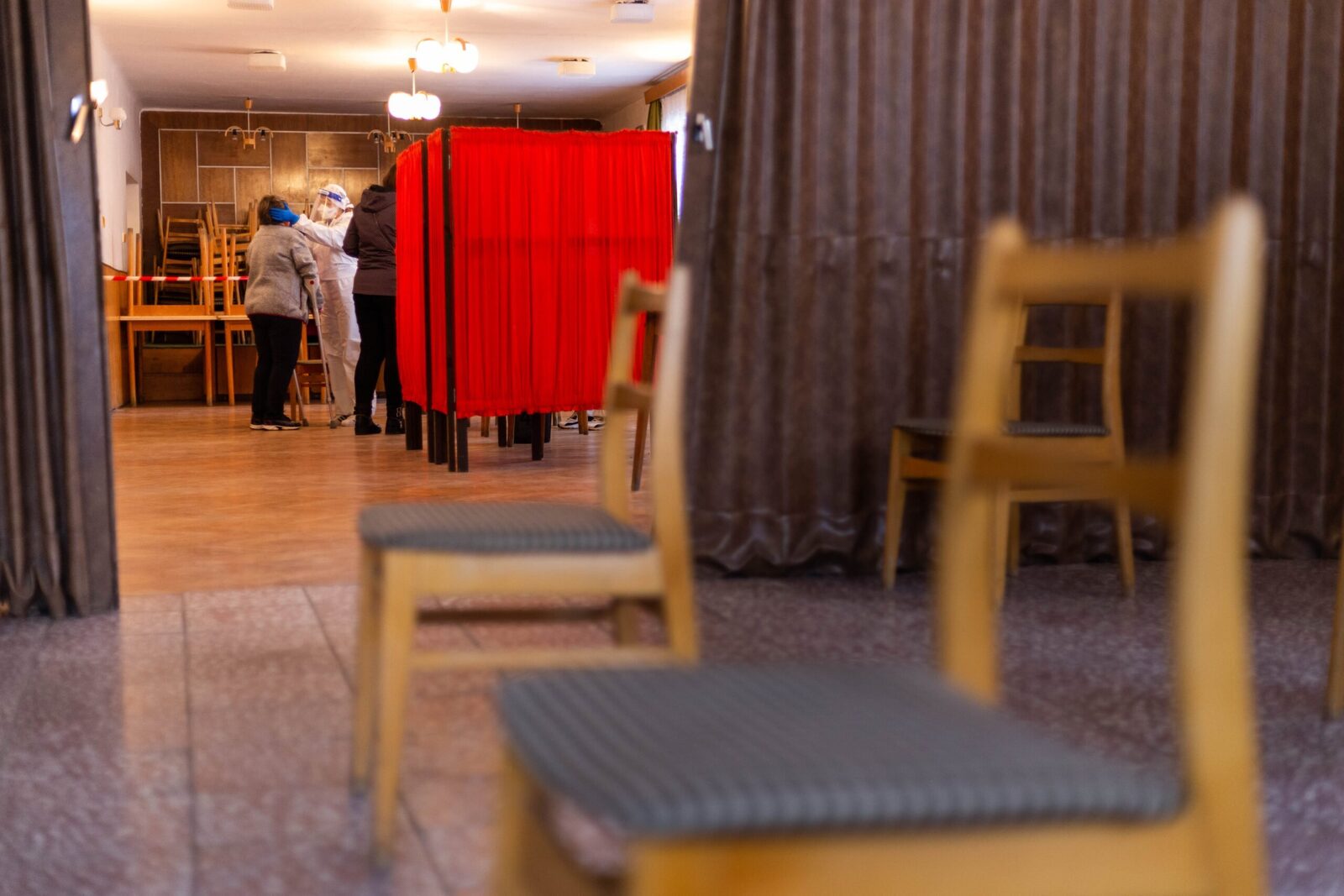 Morminte COVID-19 exhumate în Grecia: Trupuri nedescompuse după cinci ani Autoritățile din Kavala, un oraș din nordul Greciei, se pregătesc să exhumeze aproximativ 150 de morminte ale victimelor COVID-19