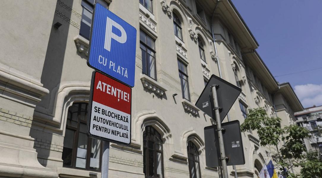 Atenție la parcări: Primăria Capitalei avertizează asupra codurilor QR frauduloase Primăria Municipiului București (PMB) trage un semnal de alarmă cu privire la codurile QR false plasate pe aparatele de parcare din oraș
