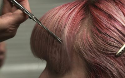 Tunderea frecventă nu grăbește creșterea părului: mitul demontat de specialiști Ideea că tunsul regulat stimulează creșterea mai rapidă a părului este un mit care circulă de generații