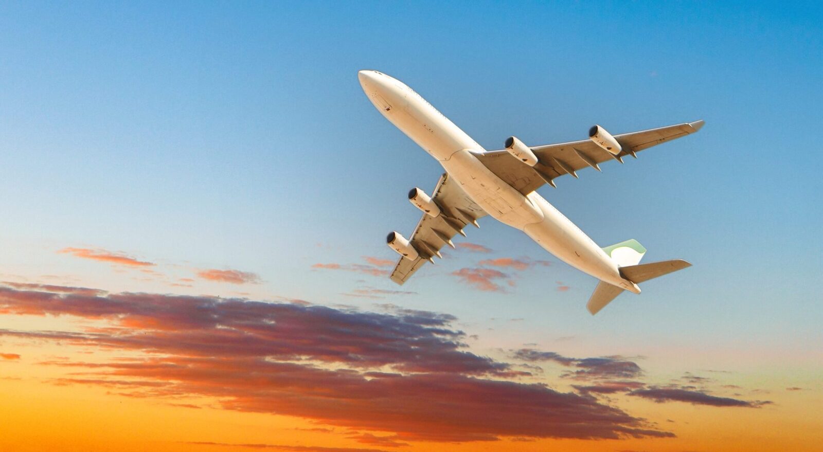 Războiul din Orientul Mijlociu lovește puternic industria aviatică Conflictul din Orientul Mijlociu a generat perturbări majore în traficul aerian internațional, a condus la creșterea prețurilor la combustibil și a reconfigurat harta competitivă a aviației, oferind oportunități companiilor aeriene occidentale de a atrage pasagerii transportatorilor din Golf