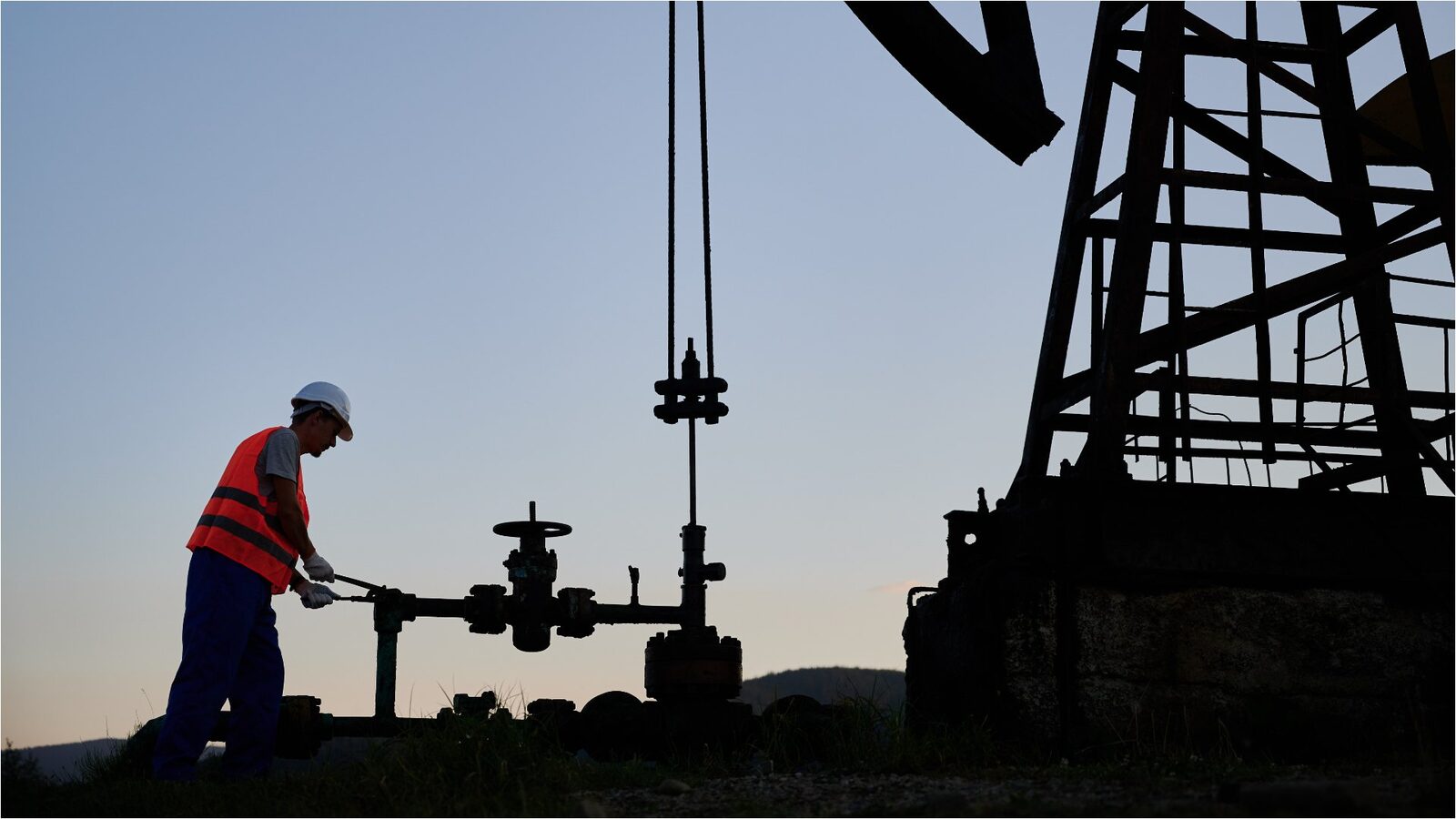 Prețul petrolului ar putea scădea, dar nu va reveni la valorile de dinaintea conflictului din Iran Prețul barilului de petrol ar putea scădea până la un interval cuprins între 70 și 80 de dolari, în cazul în care pagubele generate de războiul din Iran vor fi limitate