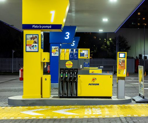 Prețurile carburanților continuă să crească: Benzina și motorina, mai scumpe la începutul lui martie Benzina și motorina standard au înregistrat noi majorări de preț la o benzinărie Petrom din București, potrivit informațiilor disponibile în dimineața zilei de 5 martie