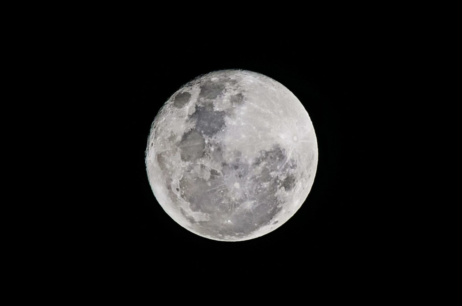 NASA renunță la stația orbitală lunară, construiește o bază pe suprafața Lunii Administrația Națională pentru Aeronautică și Spațiu (NASA) a decis să schimbe radical direcția programului Artemis