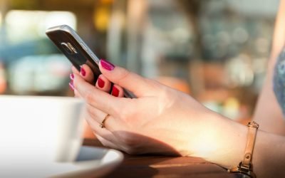 Siguranța online, un cadou util pentru mame în era digitală Direcția Națională de Securitate Cibernetică (DNSC) atrage atenția asupra importanței protejării mamelor în mediul online, sugerând ca, pe lângă gesturile tradiționale, un cadou util să fie sprijinul în navigarea sigură pe internet