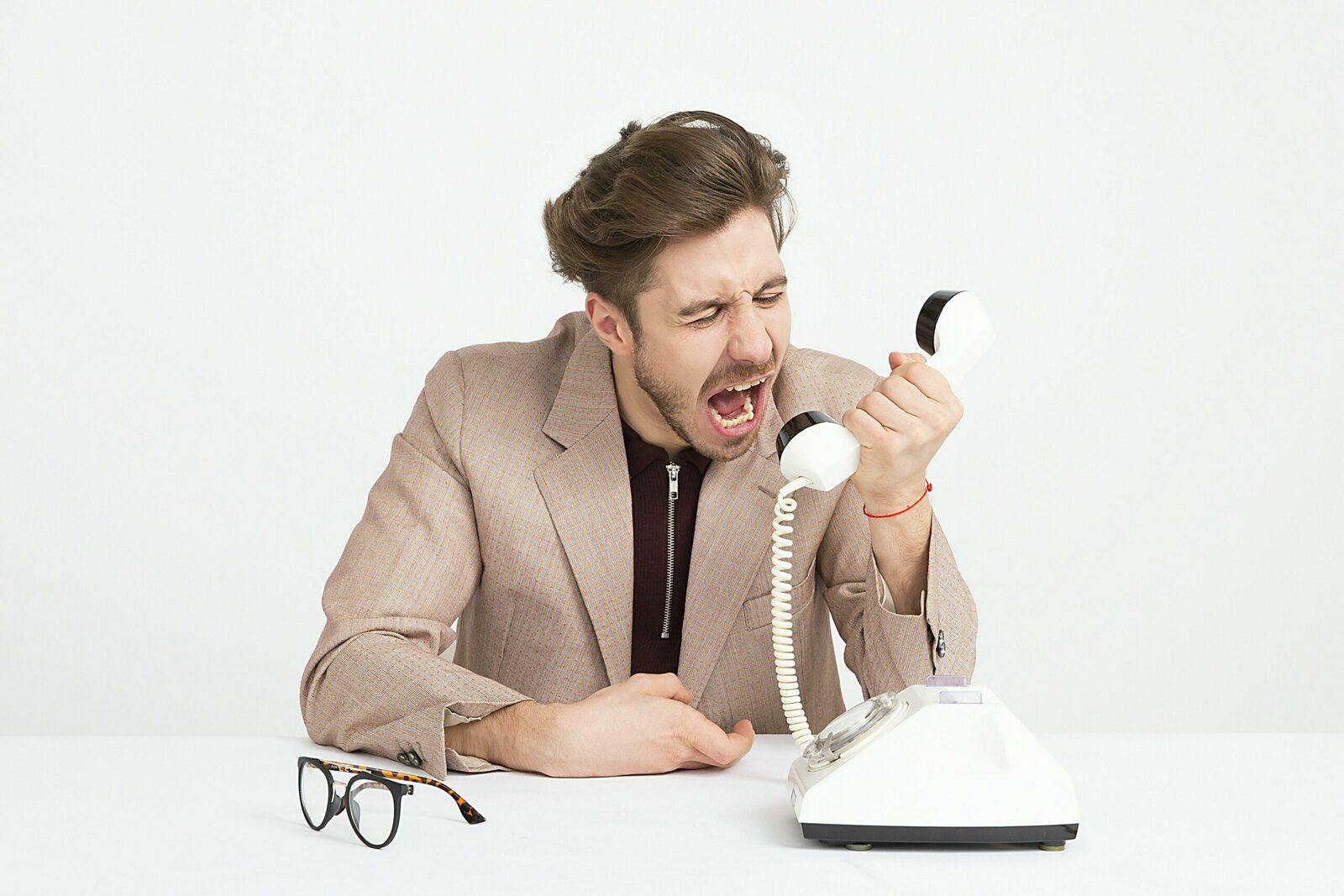 De ce munca prin chatbot-uri ia ostatică sănătatea mentală