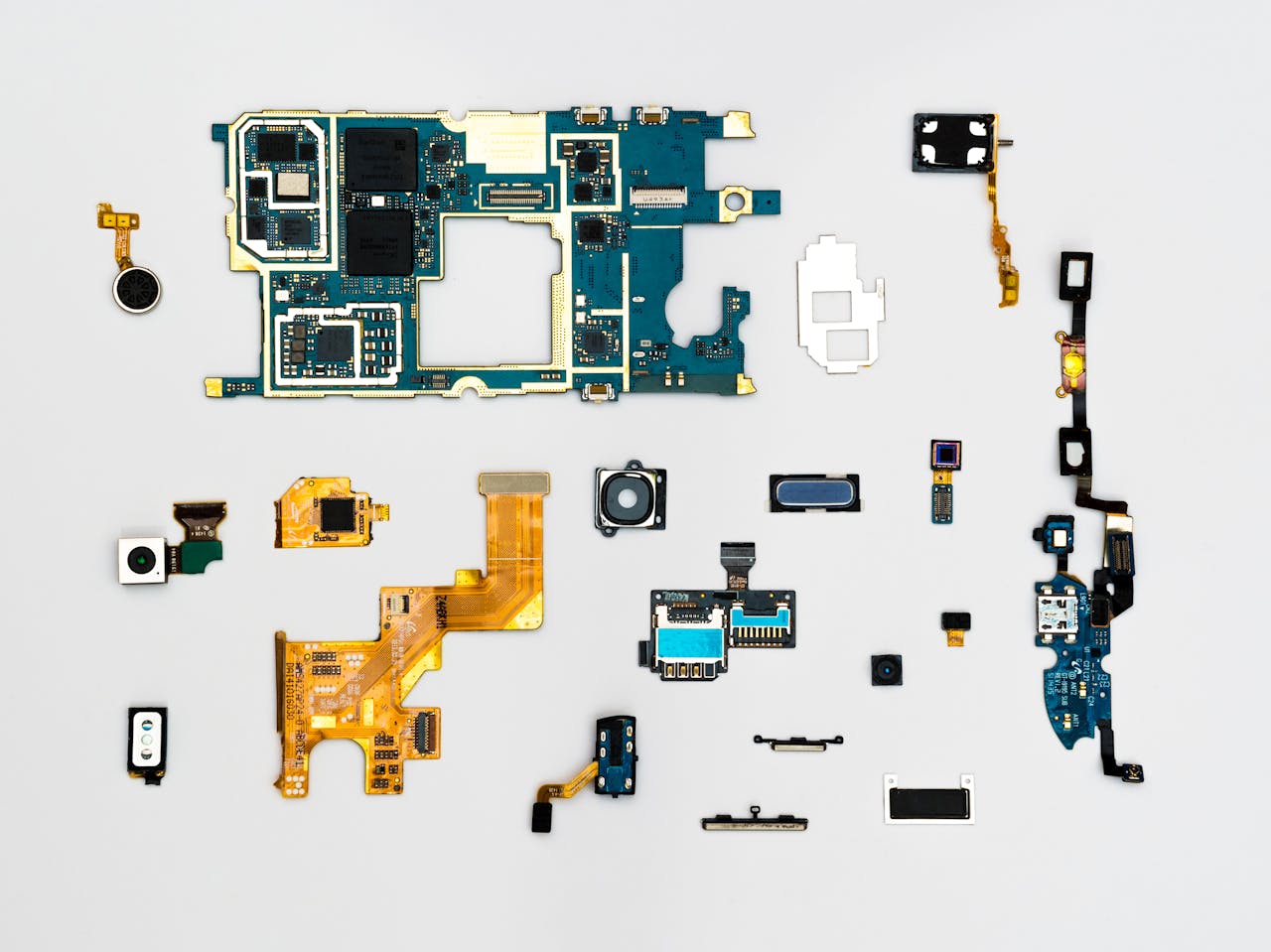 Creșterea prețului petrolului lovește industria electronică: Gadgeturile, mai scumpe în magazine Prețurile petrolului au un impact major asupra industriei electronice, afectând nu doar costurile de transport, ci și materialele și procesele de fabricație