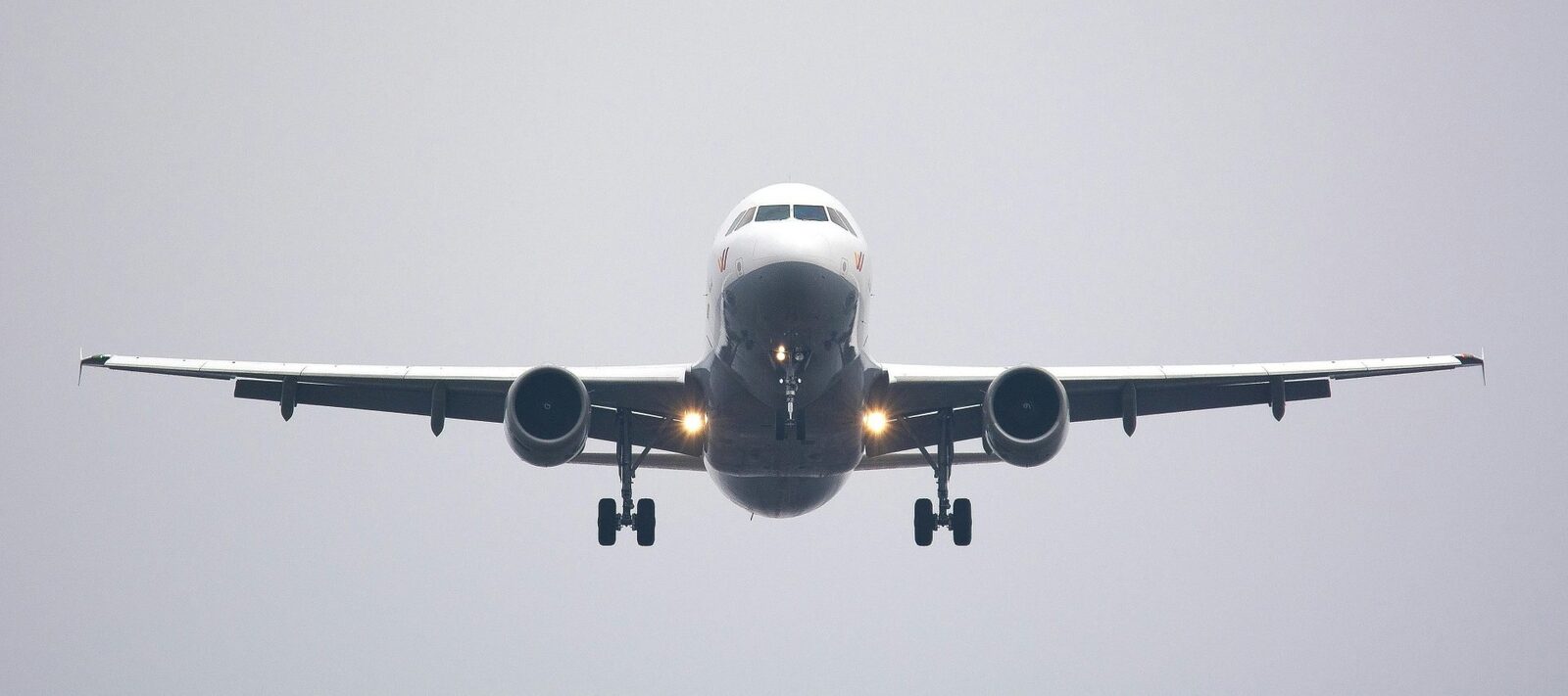 Un zbor finanțat de Uniunea Europeană a aterizat la București, repatriind 134 de cetățeni europeni din Orientul Mijlociu