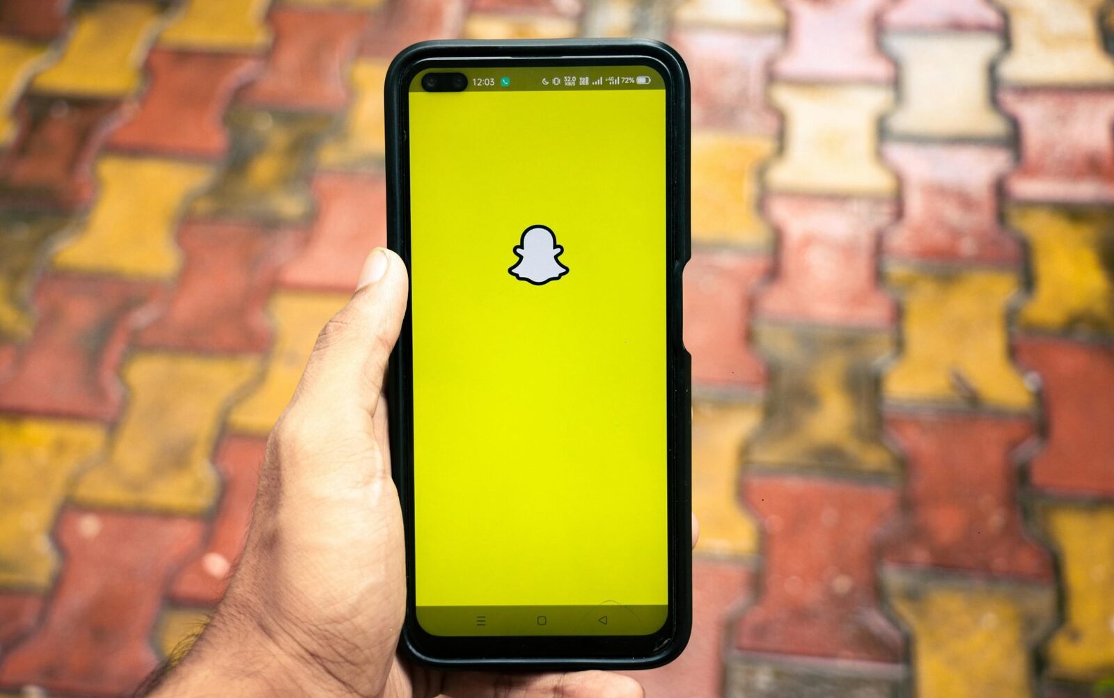 Comisia Europeană investighează Snapchat pentru posibile încălcări ale protecției minorilor Comisia Europeană a lansat o investigație oficială împotriva platformei de socializare Snapchat, suspectând încălcări ale Digital Services Act (DSA), legislația europeană privind serviciile digitale