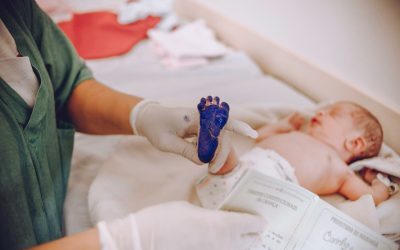 Zahărul, soluția simplă care reduce durerea bebelușilor în timpul procedurilor medicale O analiză recentă publicată de Cochrane constată că administrarea unei soluții de zahăr poate reduce semnificativ durerea bebelușilor în timpul procedurilor medicale, precum cele de recoltare de sânge