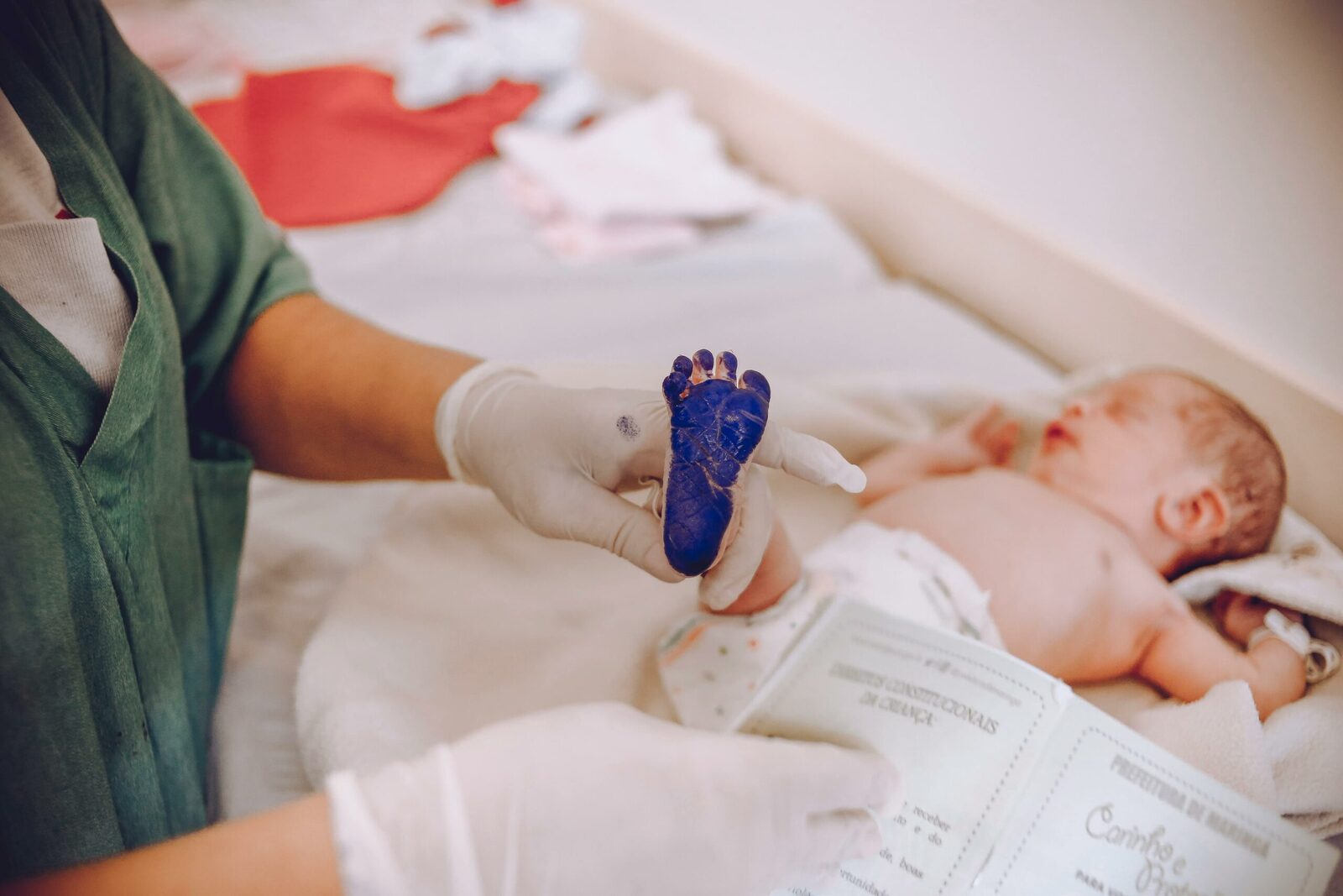 Zahărul, soluția simplă care reduce durerea bebelușilor în timpul procedurilor medicale O analiză recentă publicată de Cochrane constată că administrarea unei soluții de zahăr poate reduce semnificativ durerea bebelușilor în timpul procedurilor medicale, precum cele de recoltare de sânge