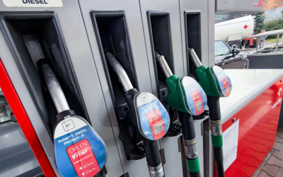 Polonia introduce plafonarea prețurilor la combustibili pentru a proteja consumatorii Camera inferioară a parlamentului polonez a aprobat vineri un proiect de lege care permite guvernului să controleze prețurile la carburanți