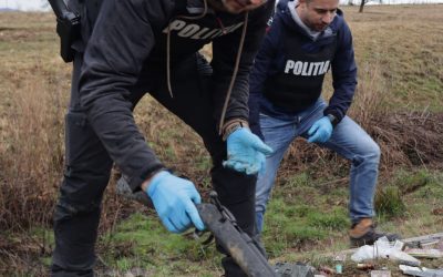 Percheziții ample în Bistrița-Năsăud: Braconaj și trafic ilegal de arme, la vedere Polițiștii din Bistrița-Năsăud au desfășurat o amplă operațiune, duminică, soldată cu percheziții în comuna Leșu, vizând destructurarea unei rețele implicate în braconaj și alte infracțiuni legate de arme