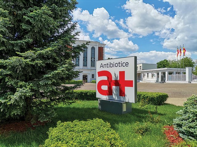 Antibiotice Iași demarează un proiect de 75 de milioane de euro pentru medicamente critice și biosimilare Compania de stat Antibiotice Iași, listată la Bursa de Valori București (BVB) sub simbolul ATB, a anunțat un proiect strategic de 75 de milioane de euro