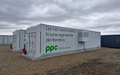 PPC și METLEN investesc masiv în sisteme de stocare a energiei în România, Bulgaria și Italia Grupul energetic PPC și compania METLEN vor dezvolta un portofoliu de proiecte de stocare a energiei în baterii (BESS) cu o capacitate totală de până la 1.500 MW în România, Bulgaria și Italia