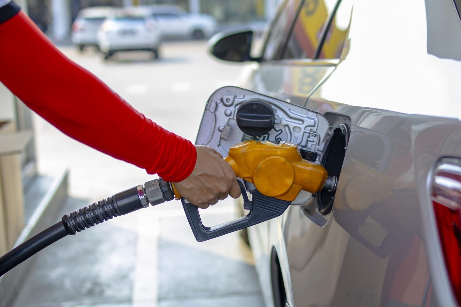 Petrolul, în creștere pe fondul tensiunilor din Orientul Mijlociu Prețul petrolului a crescut cu peste un dolar pe baril, după ce în ziua precedentă înregistrase o scădere