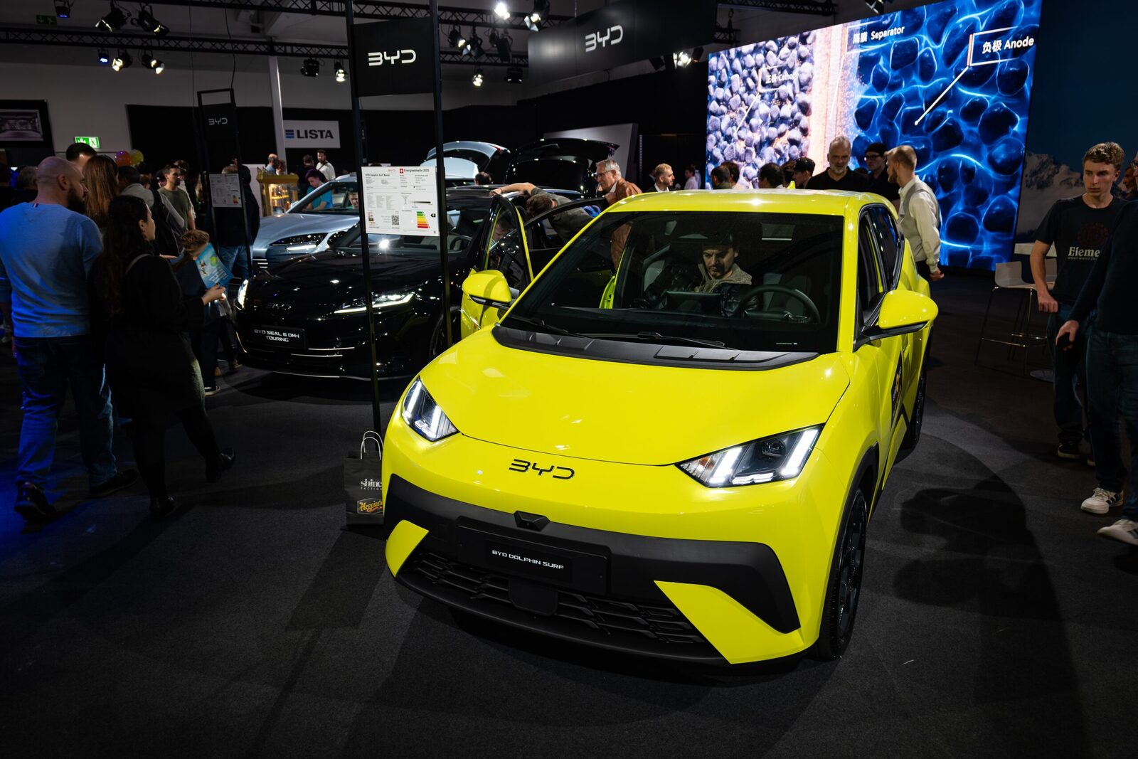 BYD, gigantul auto chinez, înregistrează cea mai abruptă scădere a vânzărilor din ultimii cinci ani, pe fondul încetinirii cererii interne și al eforturilor de a contrabalansa prin creșterea exporturilor