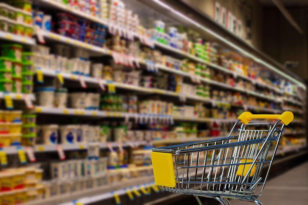 Fructele proaspete și cafeaua, în topul scumpirilor din supermarketuri Prețurile alimentelor au continuat să crească în ultima perioadă, cu unele categorii de produse înregistrând majorări semnificative