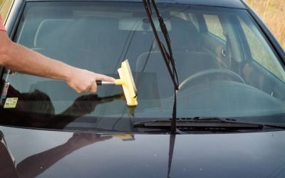 Parbrize sau parbrizuri? O dilemă lingvistică dezbătută în limba română Substantivul „parbriz”, esențial pentru siguranța auto, ridică o întrebare interesantă: care este forma corectă a pluralului? Răspunsul, deși pare simplu, generează adesea confuzii, chiar și în rândul vorbitorilor nativi