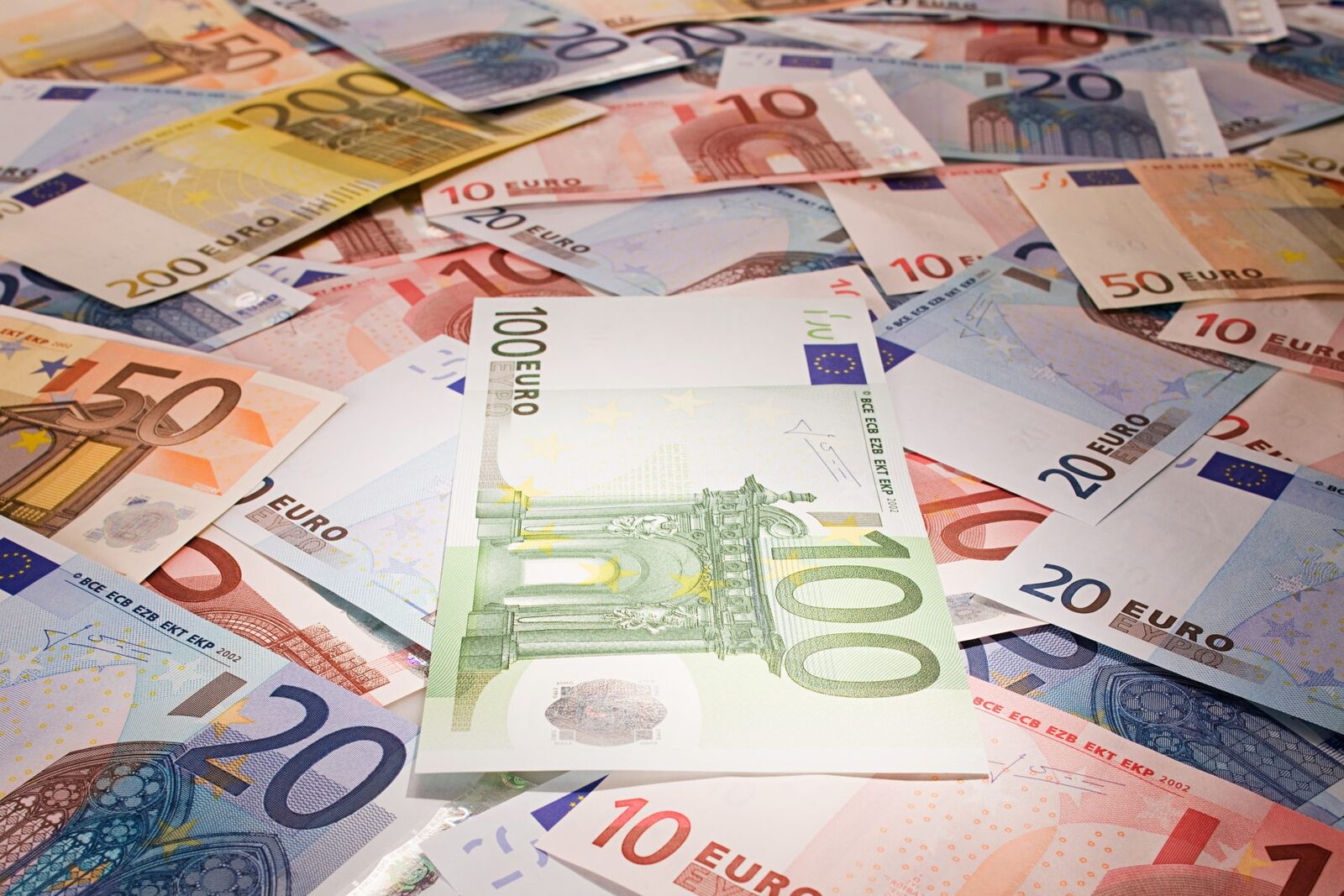 Finanțări europene de până la 188,73 milioane de euro pentru firmele din șase județe Ministerul Investițiilor și Proiectelor Europene (MIPE) a anunțat un nou program de finanțare pentru companiile românești care investesc în anumite județe, prin intermediul Fondului de Participare Tranziție Justă (FPTJ)