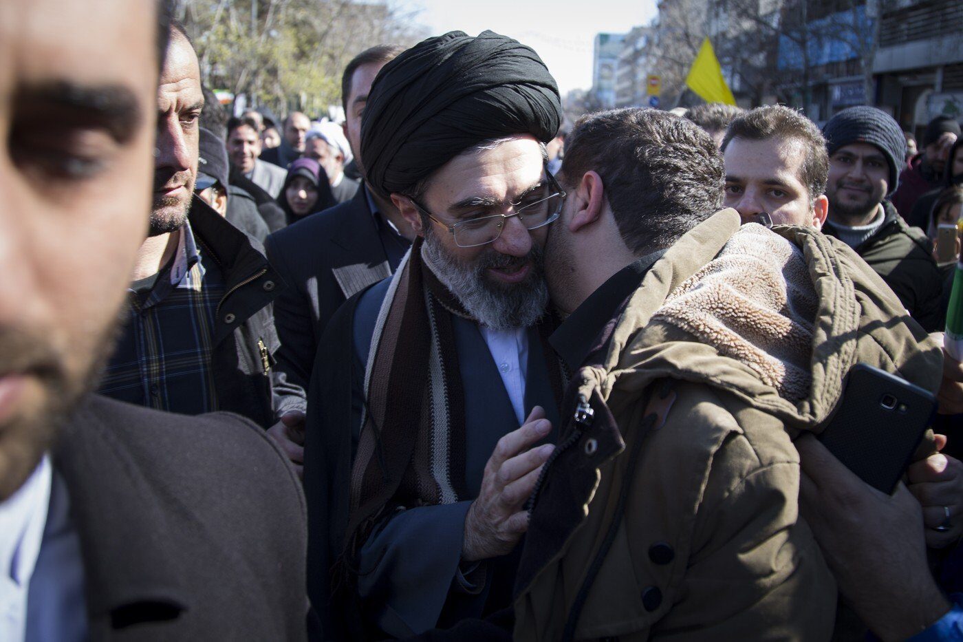 Cine e Mojtaba Khamenei, fiul care ar putea conduce Iranul