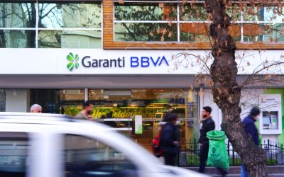 Raiffeisen Bank preia Garanti BBVA România: O tranzacție de 550 de milioane de euro care remodelează piața bancară Raiffeisen Bank a anunțat, sâmbătă dimineața, că a ajuns la un acord pentru achiziția a 100% din acțiunile grupului Garanti BBVA România