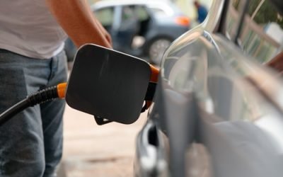 Guvernul ia în calcul plafonarea prețurilor la carburanți, pe fondul scumpirilor repetate Ministrul Energiei a propus Executivului o schemă de intervenție menită să limiteze prețurile la benzină și motorină, pe fondul creșterii continue a acestora