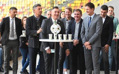 Ionuț Lupescu, dezvăluiri surprinzătoare despre selecționerul Mircea Lucescu Ionuț Lupescu, fost internațional și actual președinte al CS Dinamo, a stârnit dezbateri în lumea fotbalului românesc prin declarațiile sale recente