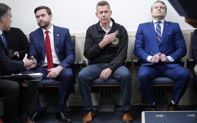 Departamentul american al Transporturilor vrea să folosească inteligența artificială pentru a scrie regulile de siguranță O investigație jurnalistică arată că Departamentul Transporturilor (DoT) se pregătește să folosească inteligența artificială (AI) pentru a redacta reglementări care afectează siguranța avioanelor, mașinilor și conductelor