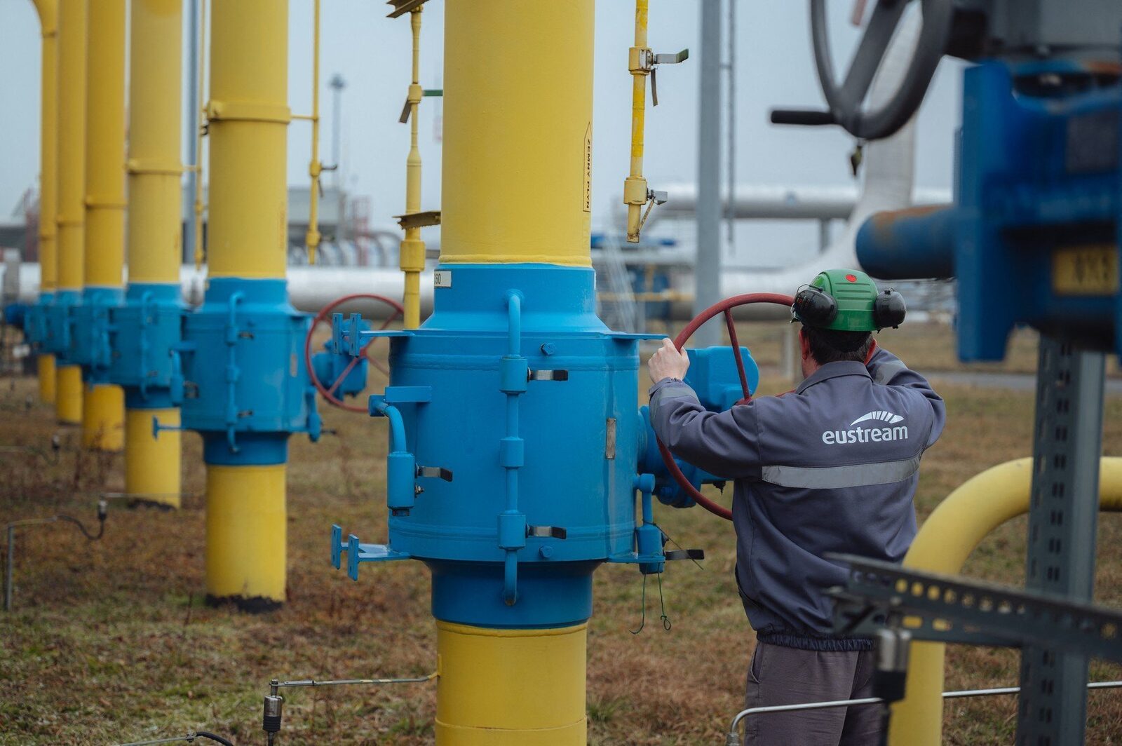 România și Ucraina au semnat un acord de cooperare energetică, inclusiv posibilitatea stocării gazelor în Ucraina Premierul Ilie Bolojan a clarificat, vineri, că acordul-cadru privind cooperarea energetică dintre România și Ucraina, semnat joi la Palatul Cotroceni, nu presupune automat depozitarea gazelor românești în Ucraina
