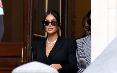 Kim kardashian vinde haine pentru justiție, inspirată de serialul „all’s fair”