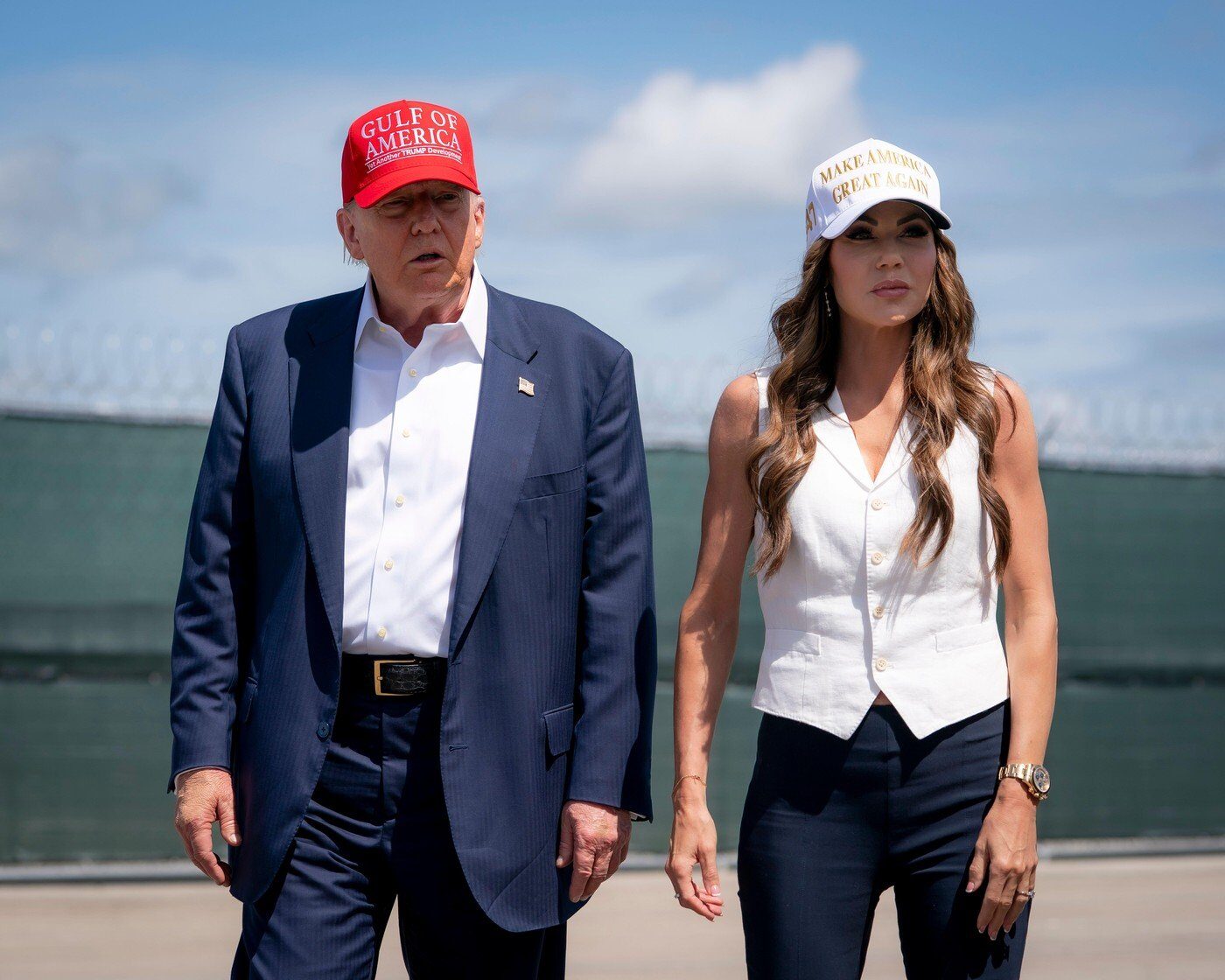 Kristi Noem, o figură marcantă în administrația Trump și un susținător fervid al politicilor MAGA, va părăsi Departamentul pentru Securitate Internă al SUA