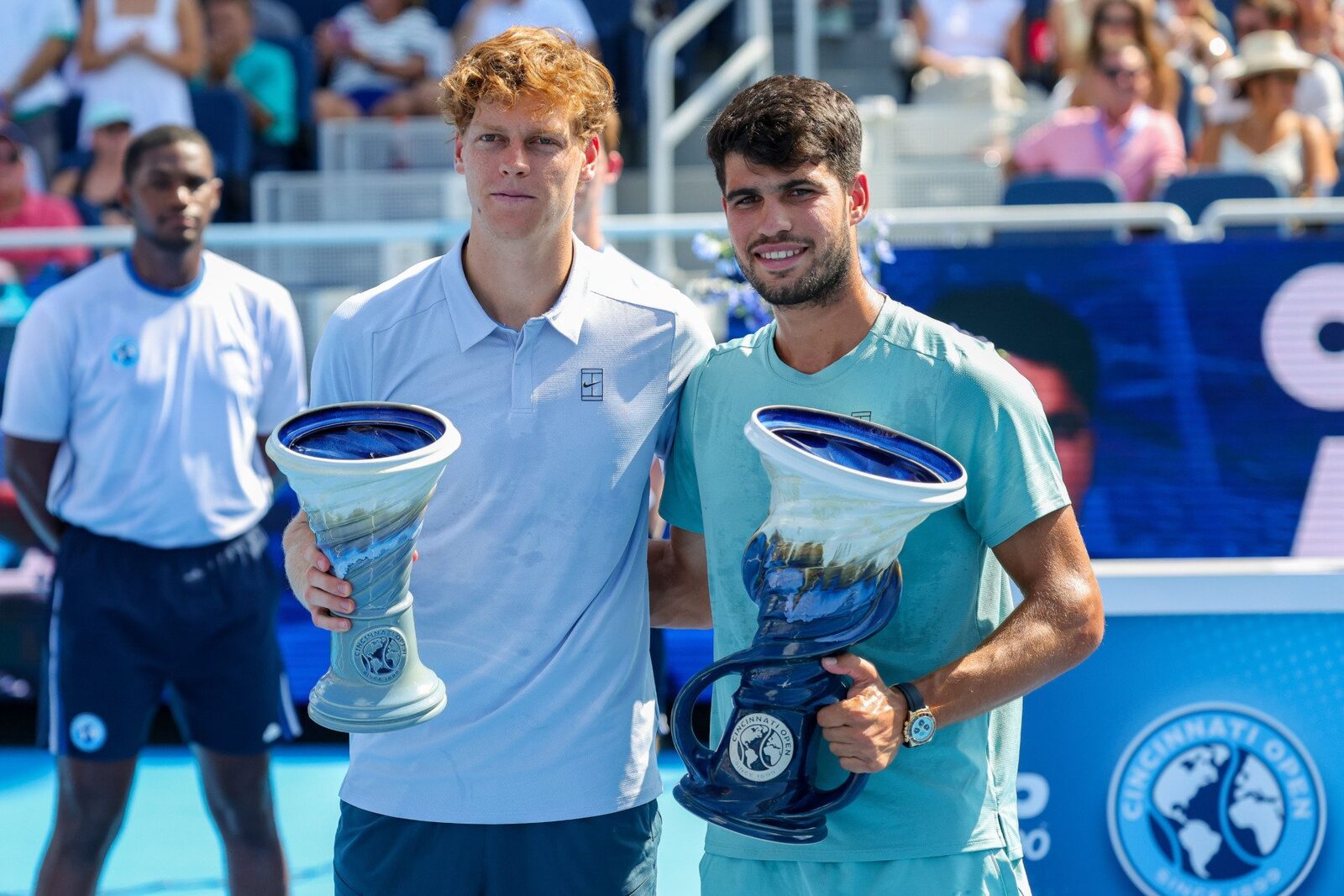 Jannik Sinner, aproape de locul 1 mondial: Italianul îl poate detrona pe Alcaraz la Monte-Carlo Tenismanul italian Jannik Sinner se apropie vertiginos de vârful clasamentului ATP, cu șanse mari de a-l detrona pe liderul mondial, Carlos Alcaraz, chiar la turneul Masters de la Monte-Carlo