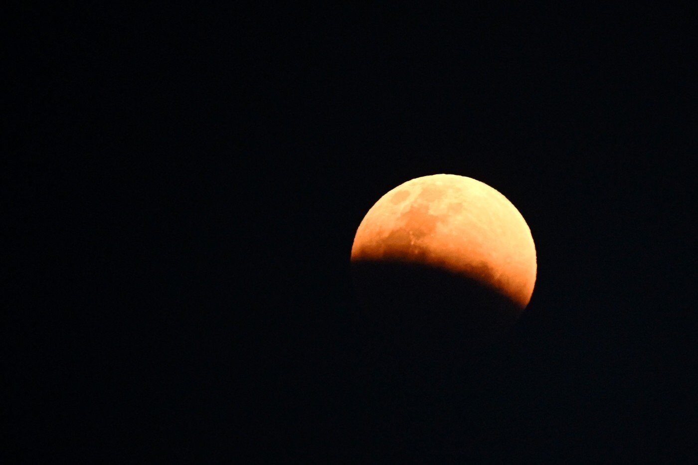 Eclipsa de pe 3 martie aduce schimbări majore pentru patru zodii: Berbec, Leu, Scorpion și Capricorn Un eveniment astronomic important, eclipsa de pe 3 martie, pare să aducă o serie de transformări pozitive pentru anumite semne zodiacale