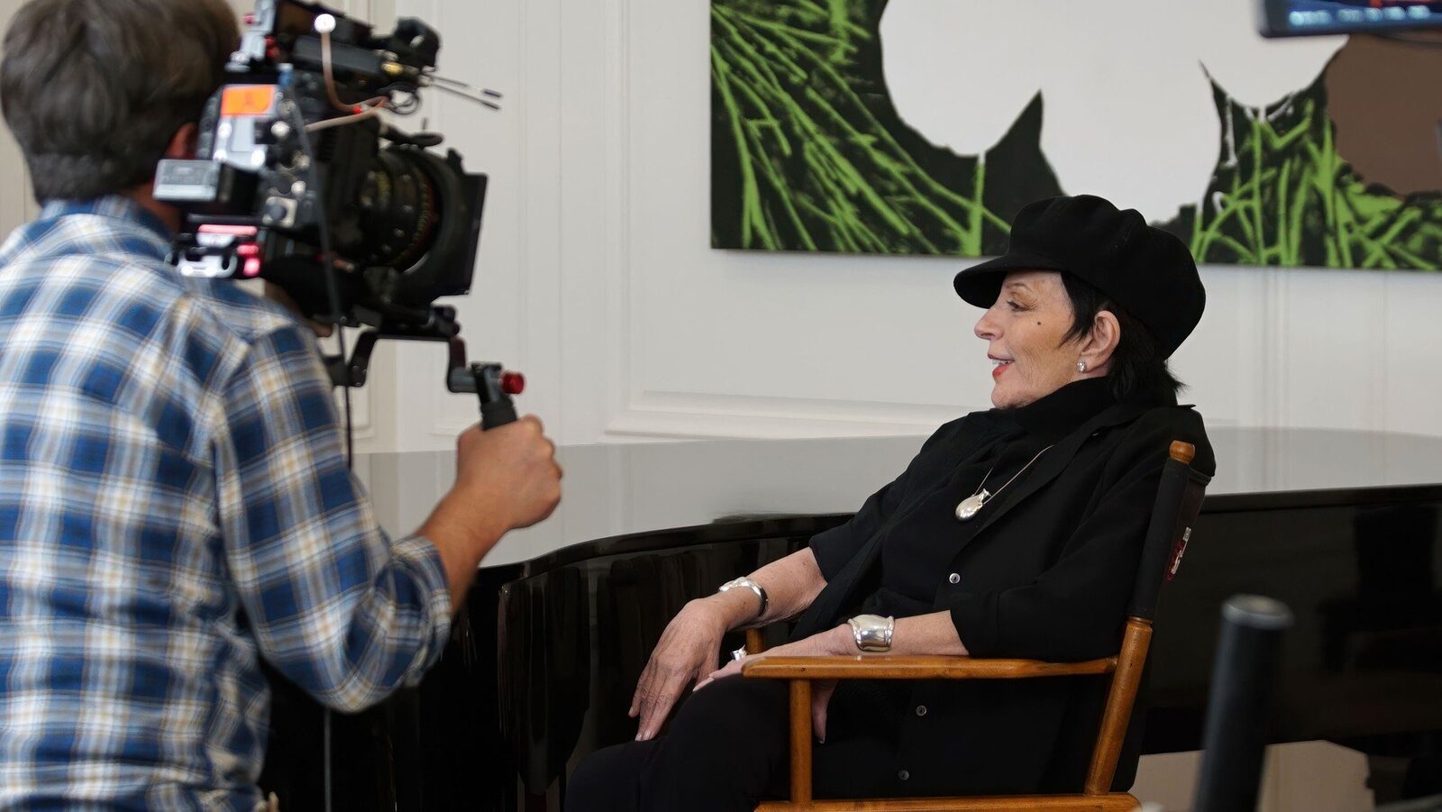 Liza Minnelli revine cu o piesă creată cu ajutorul inteligenței artificiale Liza Minnelli, legendara interpretă, a lansat o nouă piesă muzicală după o pauză de 13 ani