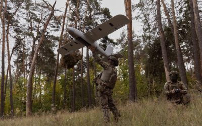 România va co-produce drone cu Ucraina, cu fonduri europene de 200 de milioane de euro România negociază cu 15 companii ucrainene pentru a demara producția de drone, un proiect finanțat cu 200 de milioane de euro prin mecanismul european SAFE