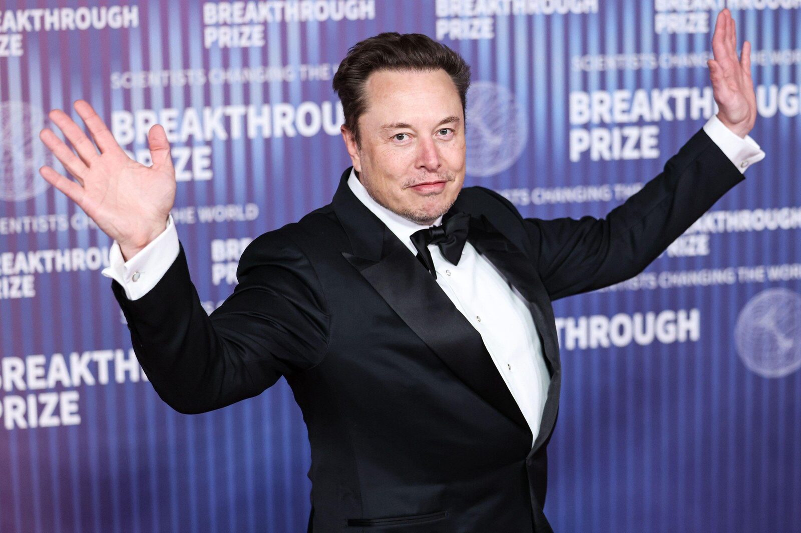 Elon Musk mută SpaceX într-o tranzacție record. Vrea „soare conștient”