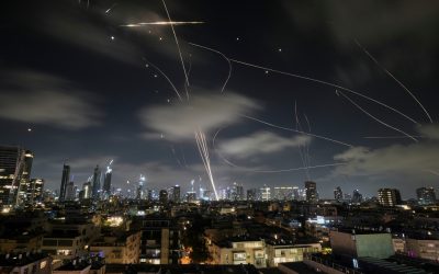 Israel și Iran, schimb de atacuri cu rachete și drone în ziua de Eid al-Fitr Conflicte majore au izbucnit în Orientul Mijlociu în zorii zilei de vineri, de Eid al-Fitr, sărbătoarea de final a Ramadanului