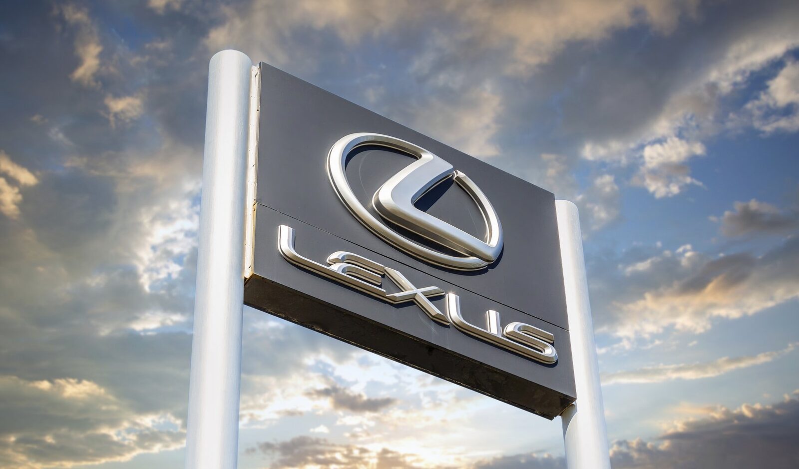 De la eșecul Toyopet la succesul Lexus: Lecția japoneză despre globalizare În 1958, o mică companie japoneză, Toyota, lansa pe piața americană modelul Toyopet Crown