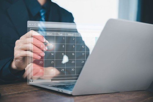 Concediul de odihnă, între dreptul salariatului și obligațiile angajatorului Există situații în care angajații nu își pot lua concediul de odihnă în anul calendaristic în care au dreptul la acesta