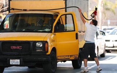 Iranul închide Strâmtoarea Ormuz: Asia, în fața unei crize energetice O decizie a Iranului de a închide Strâmtoarea Ormuz a declanșat îngrijorări majore pe piețele energetice globale, cu impactul cel mai puternic preconizat asupra economiilor asiatice