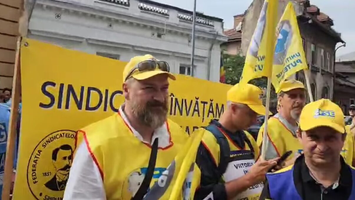 Profesorii amenință cu greva: Simulările examenelor naționale, puse sub semnul întrebării Federațiile sindicale din învățământ „Spiru Haret” și FSLI avertizează asupra posibilității declanșării grevei în contextul organizării simulărilor examenelor naționale