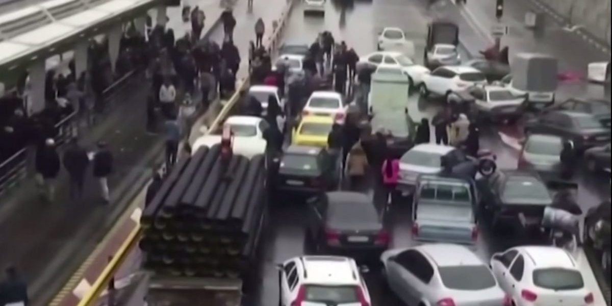 Inflația din Iran atinge cote alarmante, pe fondul tensiunilor regionale Rata anuală a inflației în Iran a crescut la 50,6% la jumătatea lunii martie, marcând o creștere de trei puncte procentuale față de luna precedentă