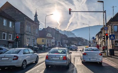 Brașovul introduce radare inovatoare și măsuri pentru siguranța rutieră Brașovul implementează un sistem inovator de control al vitezei pentru a crește siguranța rutieră, conform anunțului Primăriei