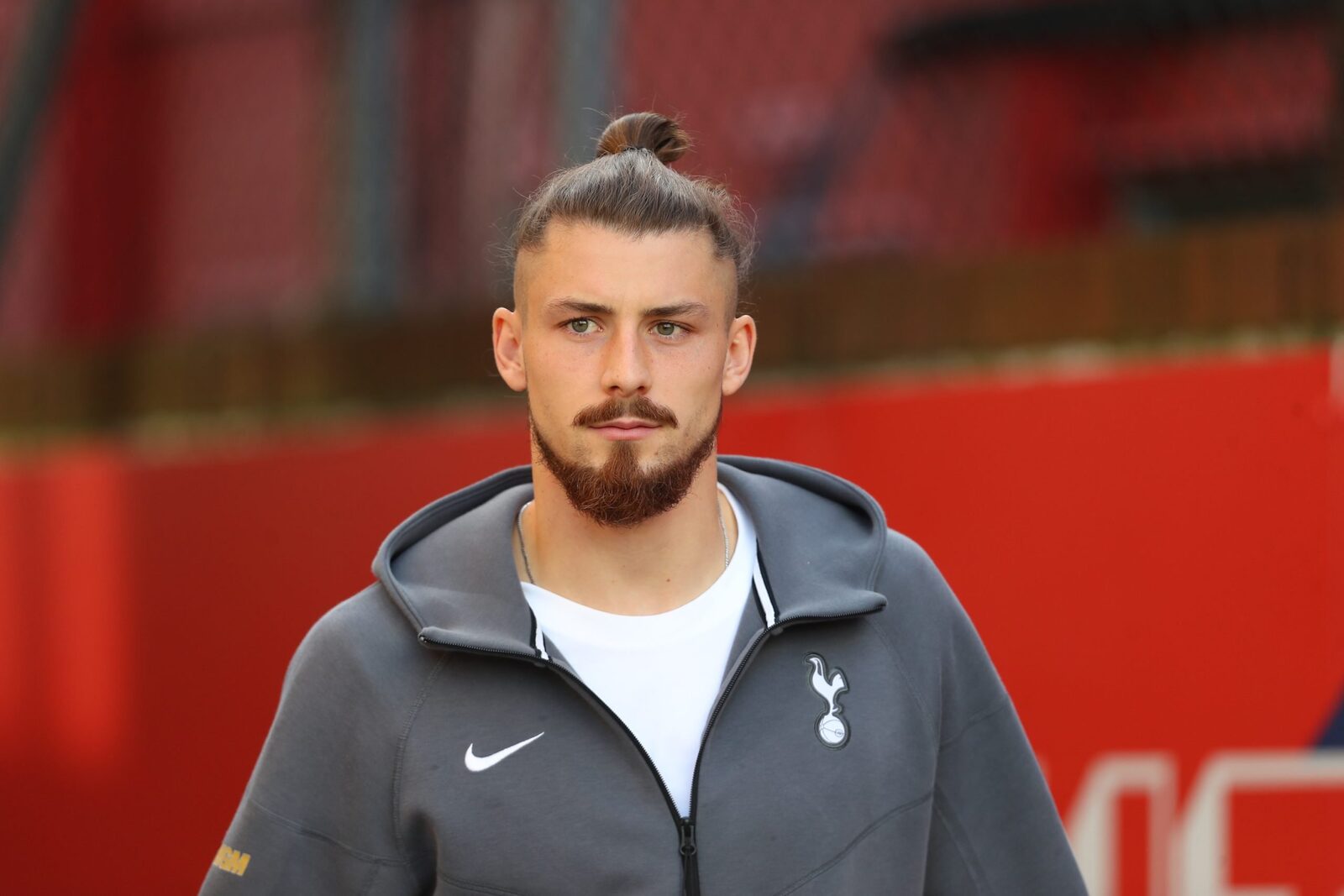 Radu Drăgușin, fundașul român al lui Tottenham, a fost inclus în lotul echipei pentru meciul din optimile Champions League contra lui Atletico Madrid