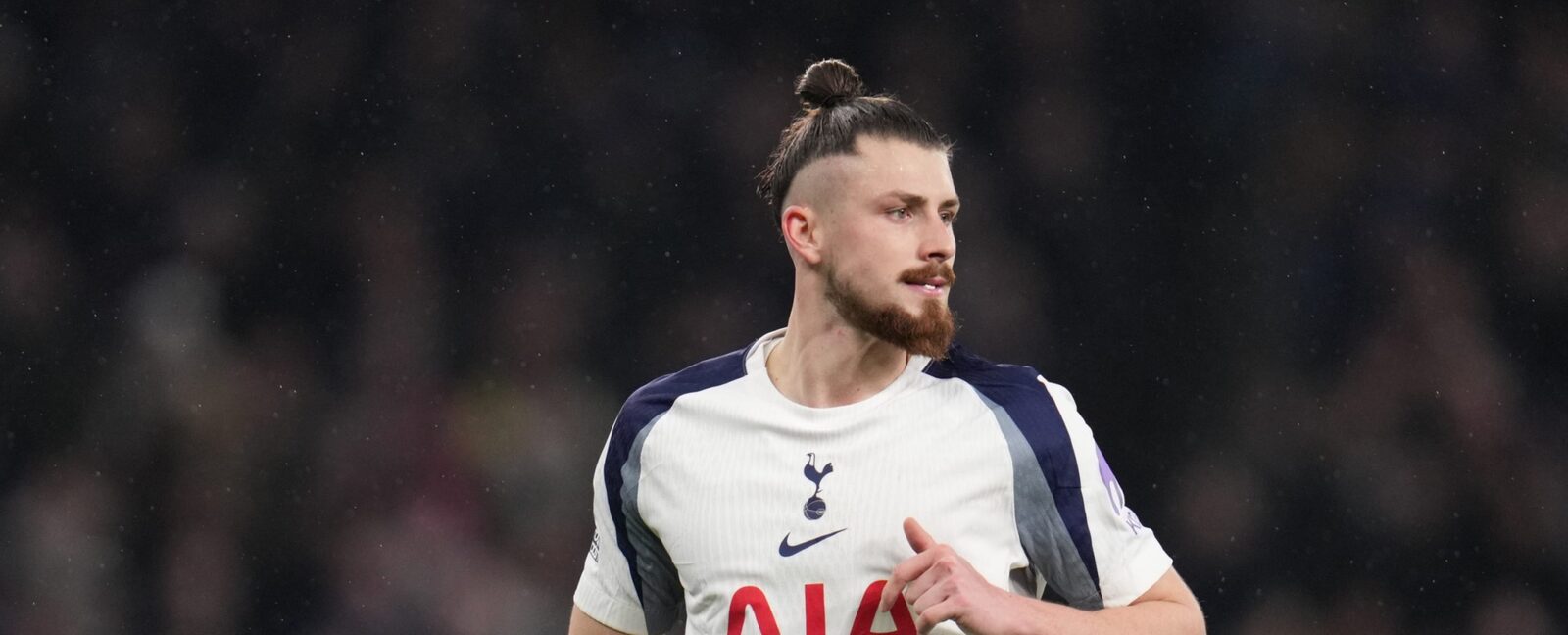 Drăgușin, titular în Fulham – Tottenham! Etapa 28 Premier League, exclusiv pe Voyo.
