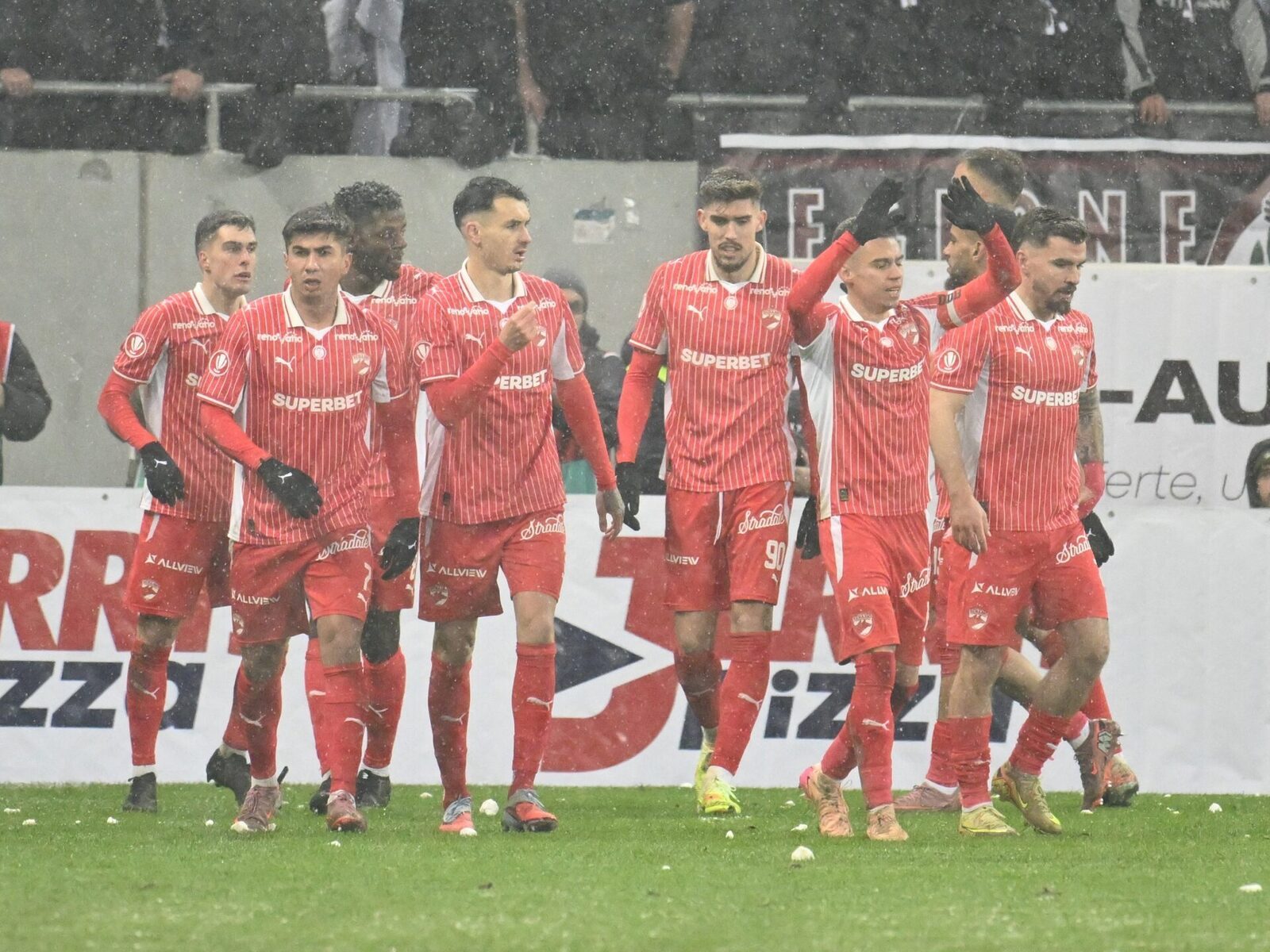 Apel pentru echipa națională: Antrenorul lui Dinamo îl propune pe Raul Opruț Fundașul stânga al echipei Dinamo, Raul Opruț, este văzut de antrenorul Zeljko Kopic ca o soluție valoroasă pentru echipa națională