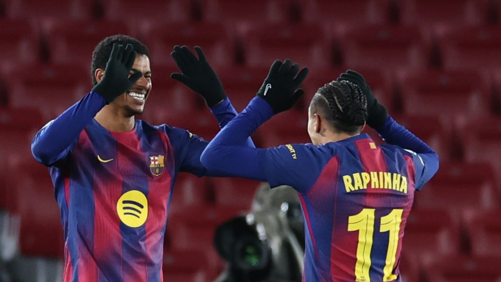 Marcus Rashford, atacantul englez împrumutat de Manchester United la Barcelona, se află în centrul atenției datorită interesului manifestat de Paris Saint-Germain și AC Milan