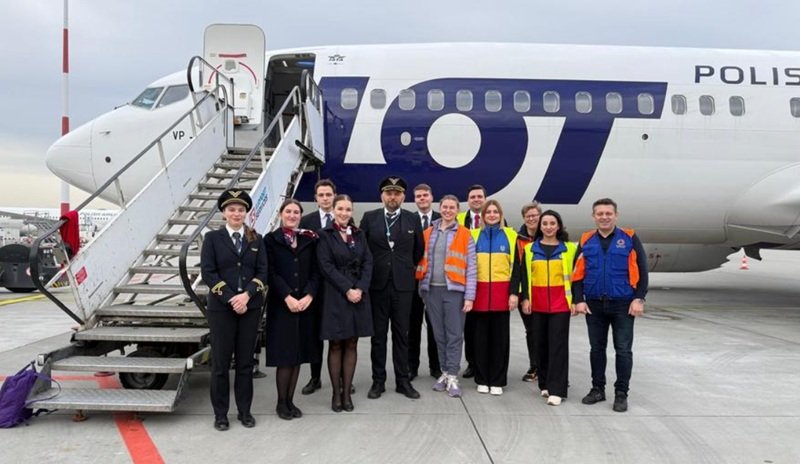 273 de cetățeni români, evacuați din Oman cu sprijin european, au aterizat la București Două zboruri de evacuare cu 273 de cetățeni români la bord au aterizat luni la București, după ce România a solicitat activarea Mecanismului european RescEU, a anunțat Ministerul Afacerilor Externe (MAE)